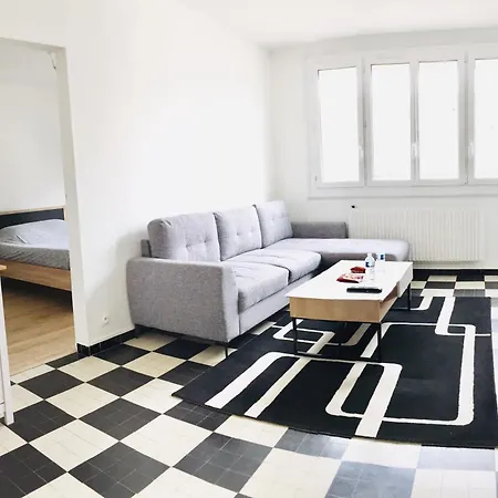 Cosy 300 M De La Gare شقة لو مان